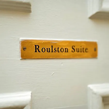 Finest Retreats - Roulston Hall 서스크